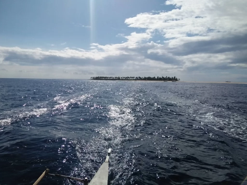 boat going to kalanggaman island