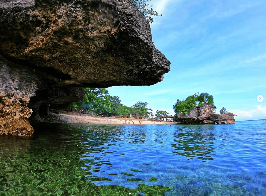 Rock formation in salagdoong beach siquijor