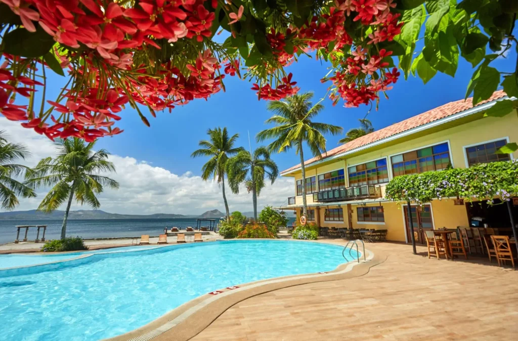 pool and hotel sorrounded with trees