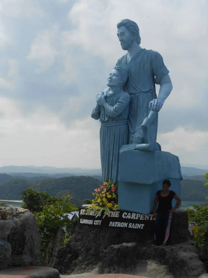 a statue of a child and a father